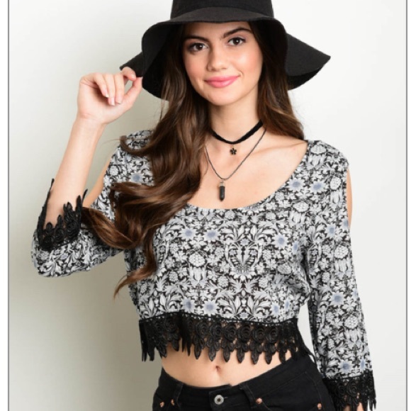 White black indigo Floral crop top w/crochet trim - Picture 3 of 8
